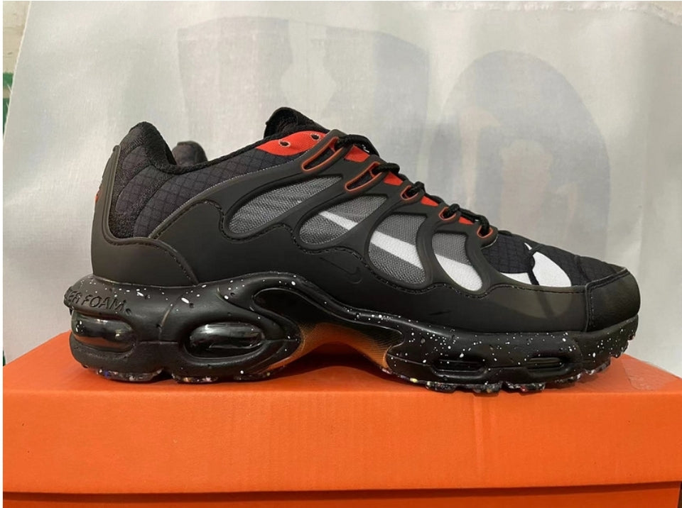 Les baskets Nike TN Air Max Terrascape Plus offrent un style polyvalent et une performance robuste.
design distinctif.pas cher. Le moins cher.