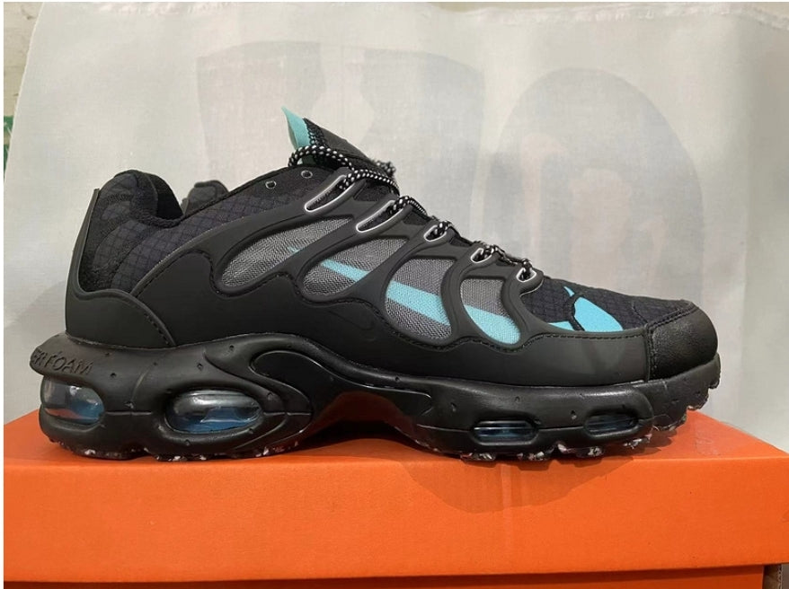 Les baskets Nike TN Air Max Terrascape Plus offrent un style polyvalent et une performance robuste.
design distinctif.pas cher. Le moins cher.