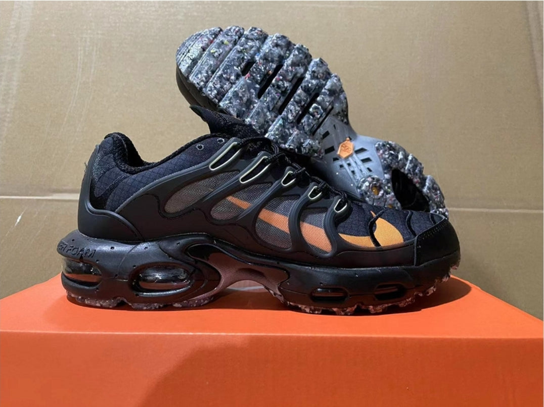 Les baskets Nike TN Air Max Terrascape Plus offrent un style polyvalent et une performance robuste.
design distinctif.pas cher. Le moins cher.