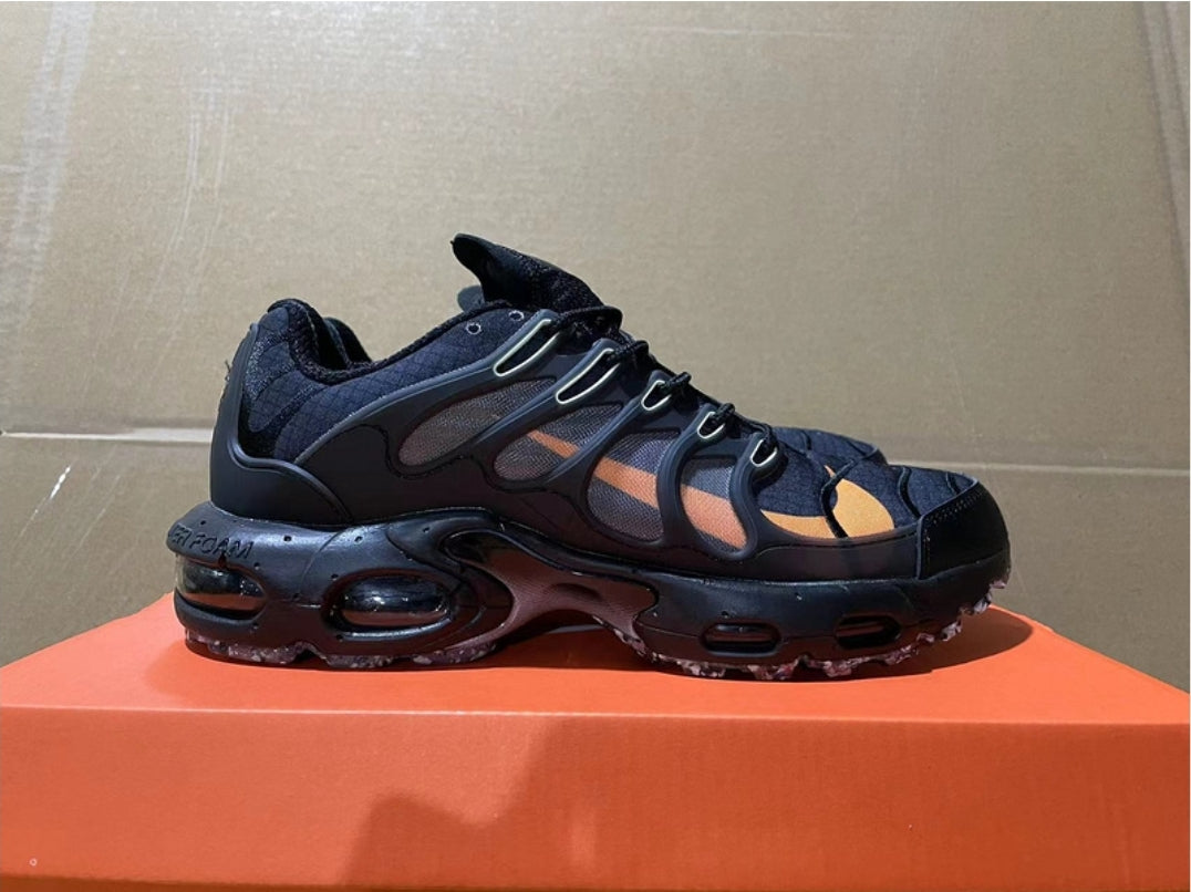 Les baskets Nike TN Air Max Terrascape Plus offrent un style polyvalent et une performance robuste.
design distinctif.pas cher. Le moins cher.