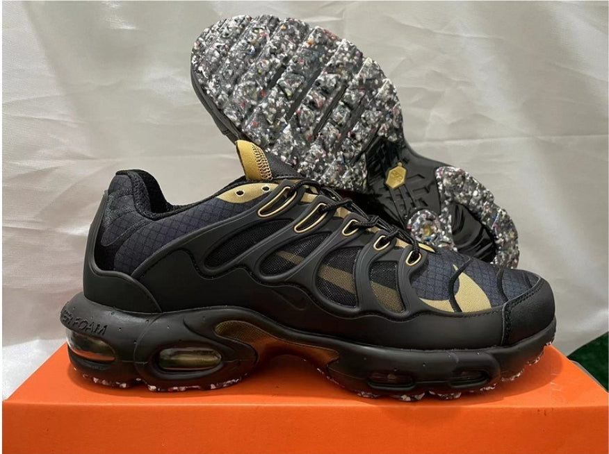 Les baskets Nike TN Air Max Terrascape Plus offrent un style polyvalent et une performance robuste.
design distinctif.pas cher. Le moins cher.