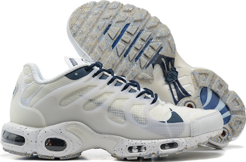 Les baskets Nike TN Air Max Terrascape Plus offrent un style polyvalent et une performance robuste.
design distinctif.pas cher. Le moins cher.
