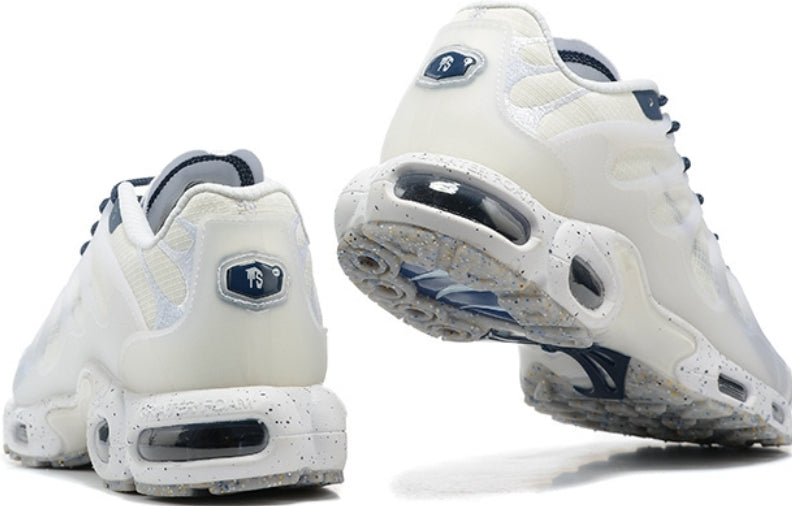 Les baskets Nike TN Air Max Terrascape Plus offrent un style polyvalent et une performance robuste.
design distinctif.pas cher. Le moins cher.
