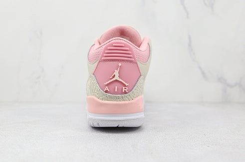 Les baskets Air Jordan 3 Triple White Femme permettent de personnaliser votre style tout en bénéficiant d’un confort supérieur.les Air Jordan 3 Triple.