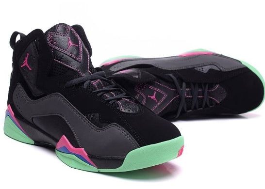 Baskets air Jordan 7 femme Elles ont conquis les amateurs de mode grâce à leur esthétique audacieuse et leurs innovations techniques.