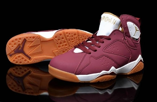 Baskets air Jordan 7 femme Elles ont conquis les amateurs de mode grâce à leur esthétique audacieuse et leurs innovations techniques.