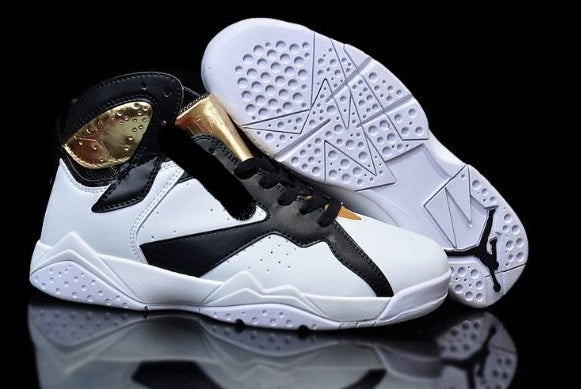 Baskets air Jordan 7 femme Elles ont conquis les amateurs de mode grâce à leur esthétique audacieuse et leurs innovations techniques.