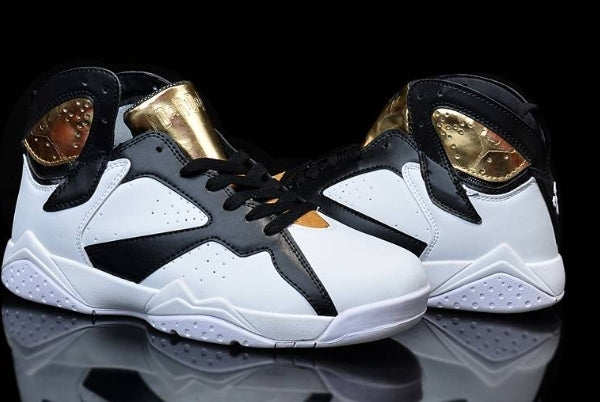 Baskets air Jordan 7 femme Elles ont conquis les amateurs de mode grâce à leur esthétique audacieuse et leurs innovations techniques.