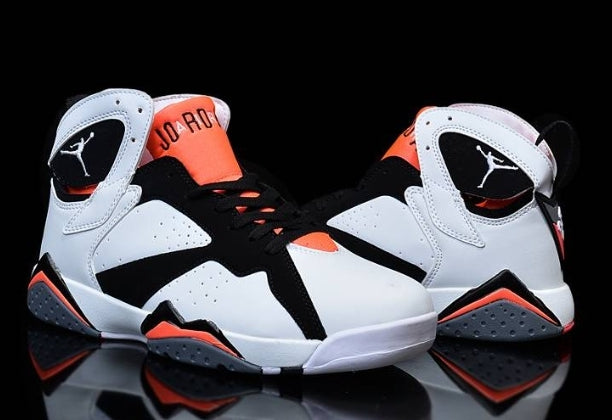 Baskets air Jordan 7 femme Elles ont conquis les amateurs de mode grâce à leur esthétique audacieuse et leurs innovations techniques.