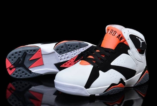 Baskets air Jordan 7 femme Elles ont conquis les amateurs de mode grâce à leur esthétique audacieuse et leurs innovations techniques.
