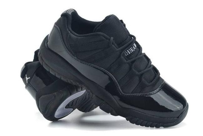 Les Air Jordan 11 Femme permettent de personnaliser votre style tout en bénéficiant d’un confort supérieur.Idéale pour un usage quotidien.