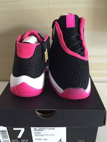 Les Air Jordan 11 Femme permettent de personnaliser votre style tout en bénéficiant d’un confort supérieur.Idéale pour un usage quotidien.