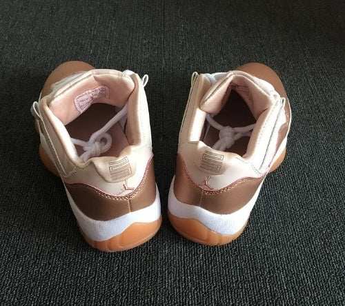 Les Air Jordan 11 Femme permettent de personnaliser votre style tout en bénéficiant d’un confort supérieur.Idéale pour un usage quotidien.