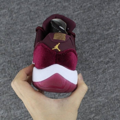 Les Air Jordan 11 Femme permettent de personnaliser votre style tout en bénéficiant d’un confort supérieur.Idéale pour un usage quotidien.