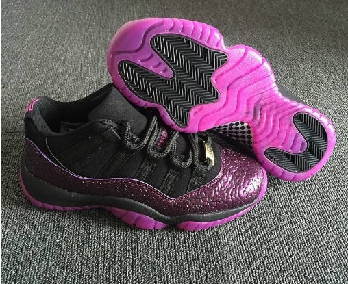 Les Air Jordan 11 Femme permettent de personnaliser votre style tout en bénéficiant d’un confort supérieur.Idéale pour un usage quotidien.