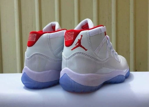 Les Air Jordan 11 Femme permettent de personnaliser votre style tout en bénéficiant d’un confort supérieur.Idéale pour un usage quotidien.