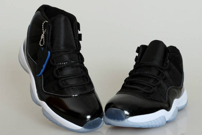 Les baskets Air Jordan 11 offrent un style iconique et une performance légendaire.
De plus, leur design emblématique et leur utilisation.