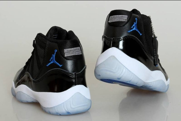 Les baskets Air Jordan 11 offrent un style iconique et une performance légendaire.
De plus, leur design emblématique et leur utilisation.