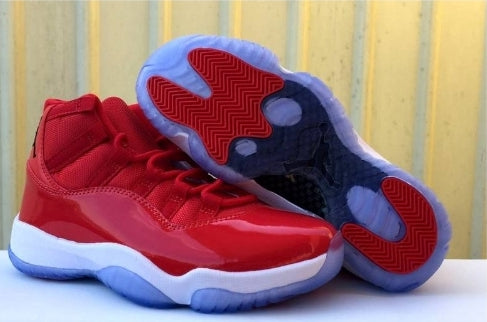 Les Air Jordan 11 Femme permettent de personnaliser votre style tout en bénéficiant d’un confort supérieur.Idéale pour un usage quotidien.