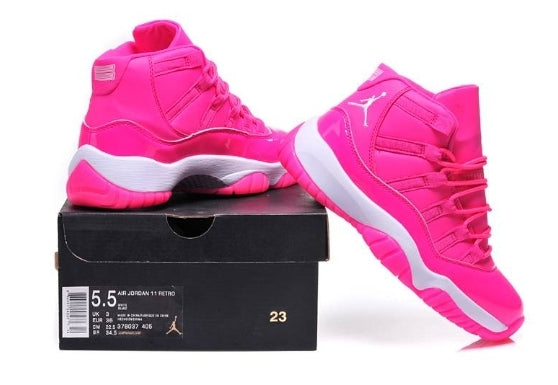 Les Air Jordan 11 Femme permettent de personnaliser votre style tout en bénéficiant d’un confort supérieur.Idéale pour un usage quotidien.