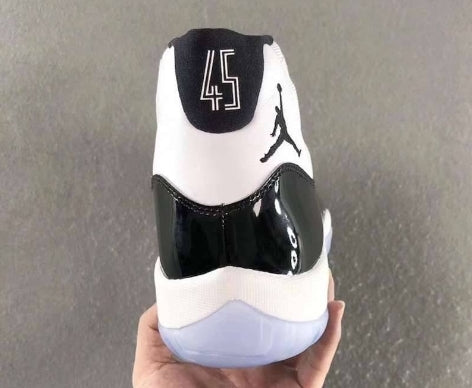 Les Air Jordan 11 Femme permettent de personnaliser votre style tout en bénéficiant d’un confort supérieur.Idéale pour un usage quotidien.