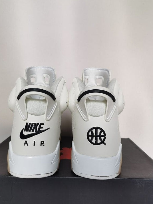 Les baskets Air Jordan 6 Retro "Pantone" Femme permettent de personnaliser votre style tout en bénéficiant d’un confort supérieur.