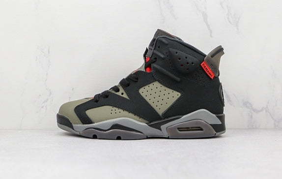 Les baskets Air Jordan 6 Retro "Pantone" Femme permettent de personnaliser votre style tout en bénéficiant d’un confort supérieur.