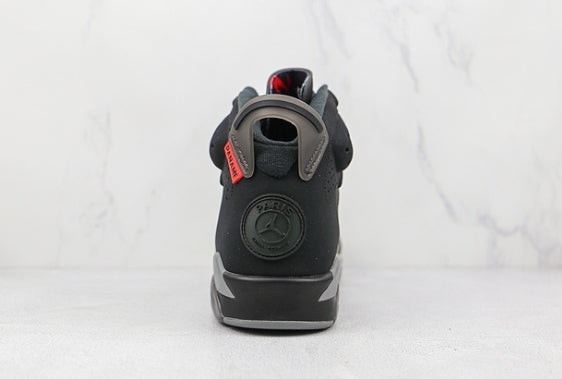 Les baskets Air Jordan 6 Retro "Pantone" Femme permettent de personnaliser votre style tout en bénéficiant d’un confort supérieur.