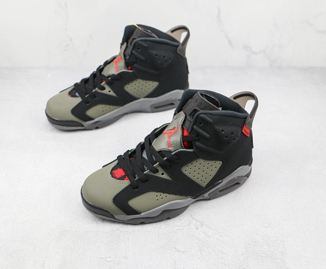 Les baskets Air Jordan 6 Retro "Pantone" Femme permettent de personnaliser votre style tout en bénéficiant d’un confort supérieur.