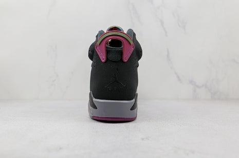 Les baskets Air Jordan 6 Retro "Pantone" Femme permettent de personnaliser votre style tout en bénéficiant d’un confort supérieur.