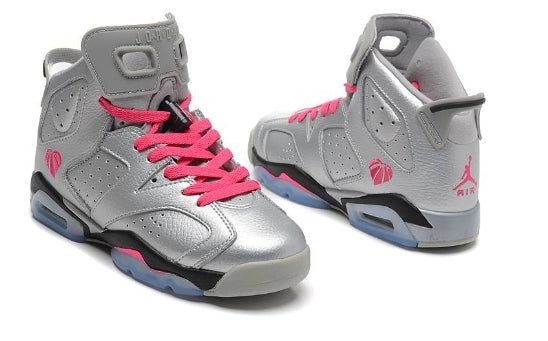 Les baskets Air Jordan 6 Retro "Pantone" Femme permettent de personnaliser votre style tout en bénéficiant d’un confort supérieur.