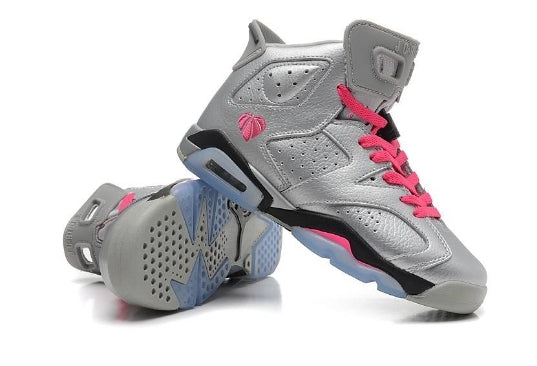 Les baskets Air Jordan 6 Retro "Pantone" Femme permettent de personnaliser votre style tout en bénéficiant d’un confort supérieur.