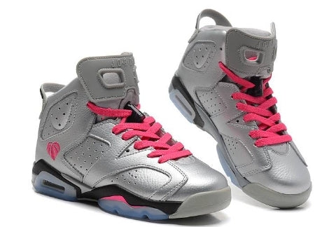 Les baskets Air Jordan 6 Retro "Pantone" Femme permettent de personnaliser votre style tout en bénéficiant d’un confort supérieur.