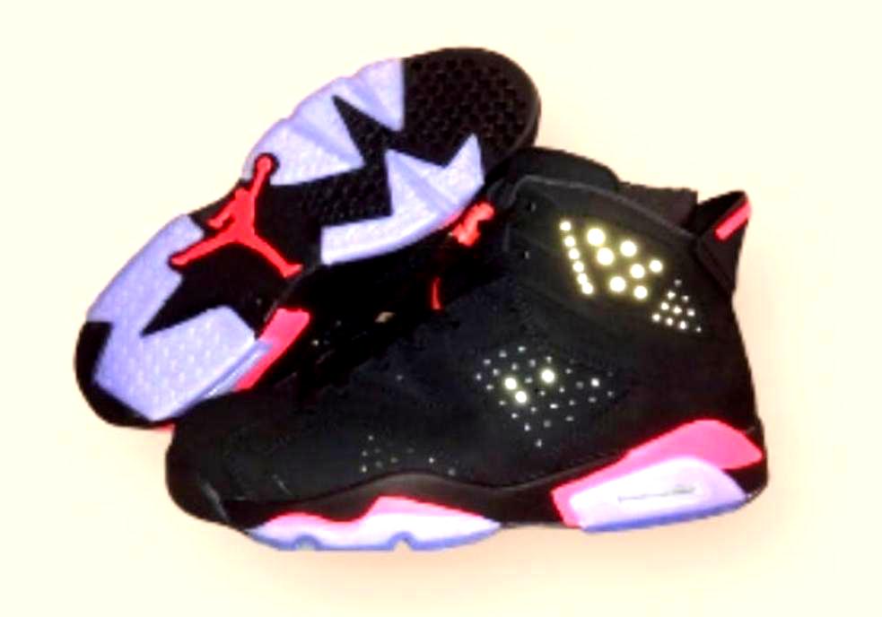 Les baskets Air Jordan 6 Retro "Pantone" Femme permettent de personnaliser votre style tout en bénéficiant d’un confort supérieur.