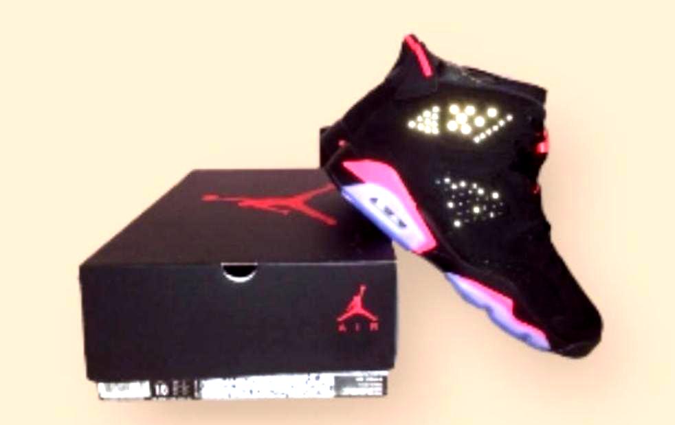 Les baskets Air Jordan 6 Retro "Pantone" Femme permettent de personnaliser votre style tout en bénéficiant d’un confort supérieur.