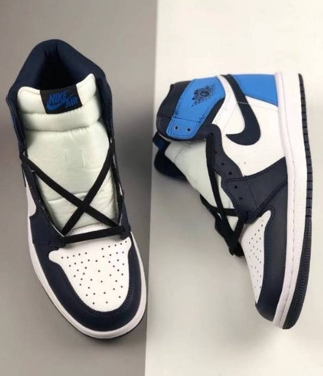 Les baskets Air Jordan 1 Retro High "OG University Blue GS" Femme symbolisent l’héritage prestigieux de la marque Jordan, alliant style classique et modernité.