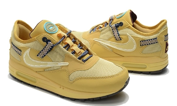 Les baskets Nike Air Max 1 Femme incarnent l’héritage emblématique de la marque Nike, combinant un design intemporel avec des touches modernes.