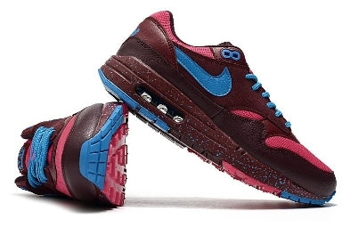 Les baskets Nike Air Max 1 Femme incarnent l’héritage emblématique de la marque Nike, combinant un design intemporel avec des touches modernes.