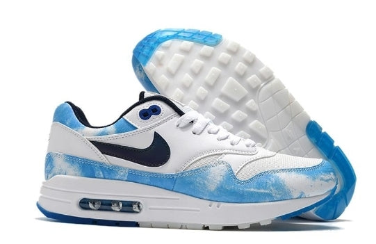 Les baskets Nike Air Max 1 Femme incarnent l’héritage emblématique de la marque Nike, combinant un design intemporel avec des touches modernes.