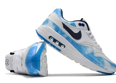 Les baskets Nike Air Max 1 Femme incarnent l’héritage emblématique de la marque Nike, combinant un design intemporel avec des touches modernes.