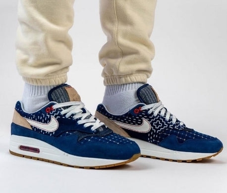 Les baskets Nike Air Max 1 Femme incarnent l’héritage emblématique de la marque Nike, combinant un design intemporel avec des touches modernes.