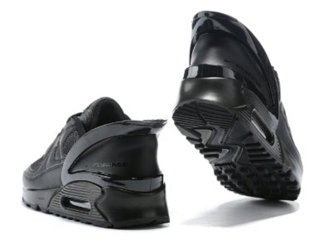 Les baskets Nike Air Max 90 Futura sont des pièces maîtresses de la mode.