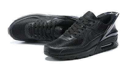 Les baskets Nike Air Max 90 Futura sont des pièces maîtresses de la mode.