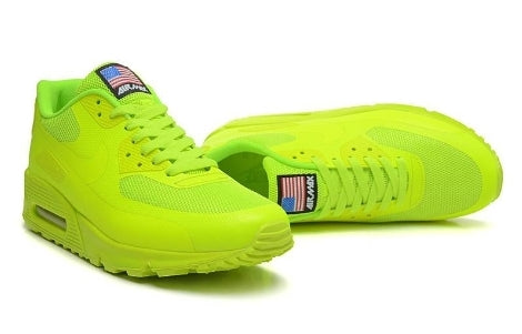 Les baskets Nike Air Max 90 Futura sont des pièces maîtresses de la mode.