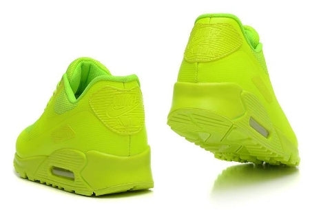Les baskets Nike Air Max 90 Futura sont des pièces maîtresses de la mode.