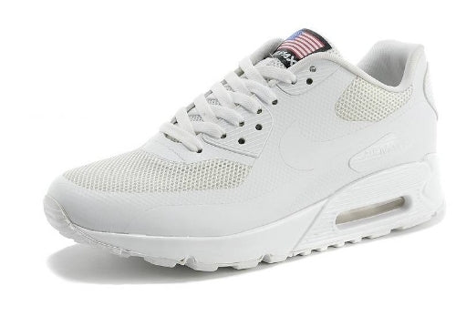 Les baskets Nike Air Max 90 Futura sont des pièces maîtresses de la mode.