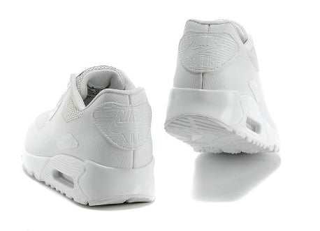 Les baskets Nike Air Max 90 Futura sont des pièces maîtresses de la mode.