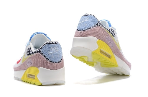 Les baskets Nike Air Max 90 Futura sont des pièces maîtresses de la mode.