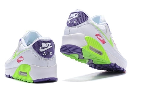 Les baskets Nike Air Max 90 Futura sont des pièces maîtresses de la mode.