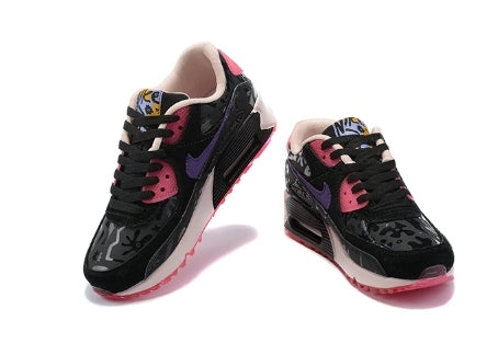 Les baskets Nike Air Max 90 Futura sont des pièces maîtresses de la mode.